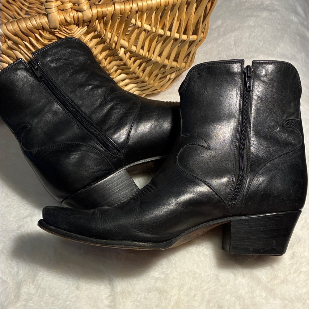 Charlie 1 Horse Luchesse Cowgirl 7.5B black zip ankle boots leather🤠